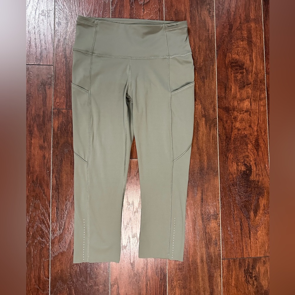 Lululemon Fashion &Free Crop size 6 HighRise 19” Grey Sage